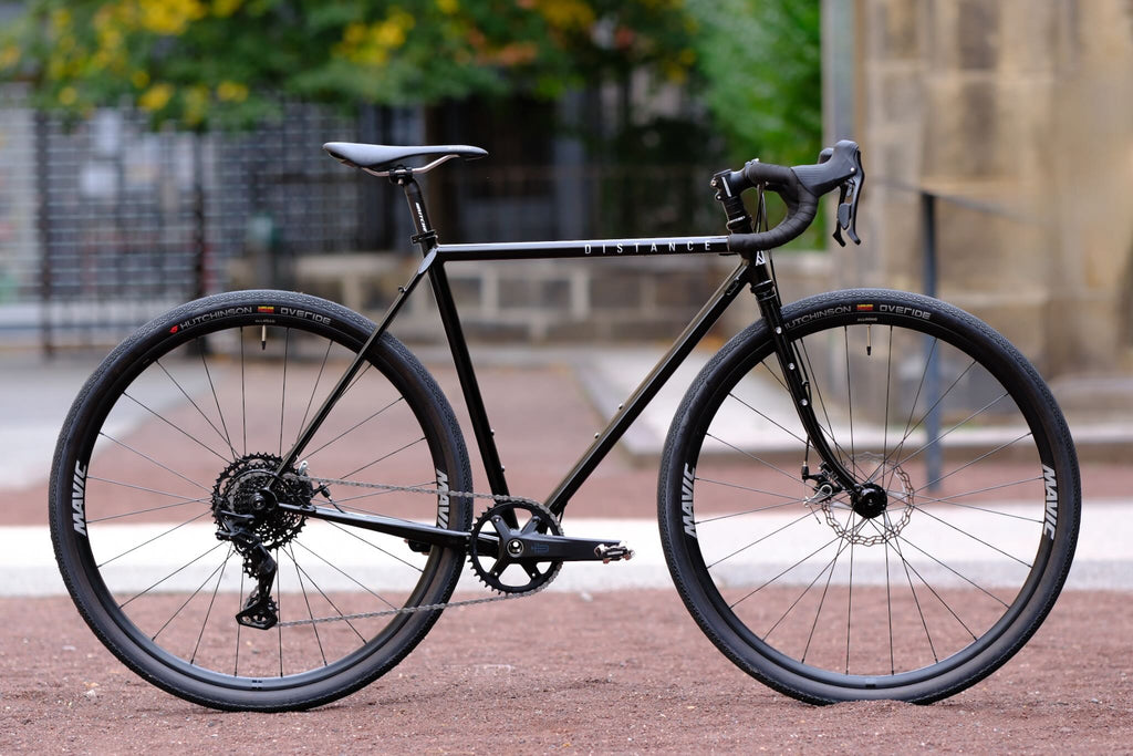 Distance Croix-Morand Série Noire noir enduro, vu de profil côté transmission