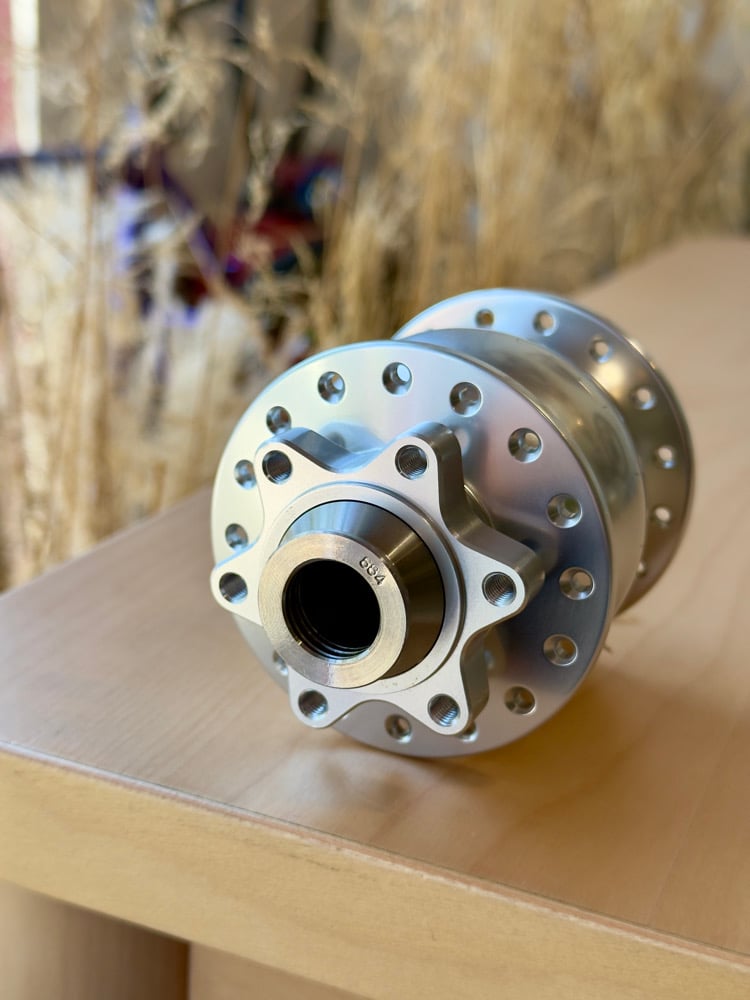 SON Moyeu dynamo 28 SL Boost 15 mm