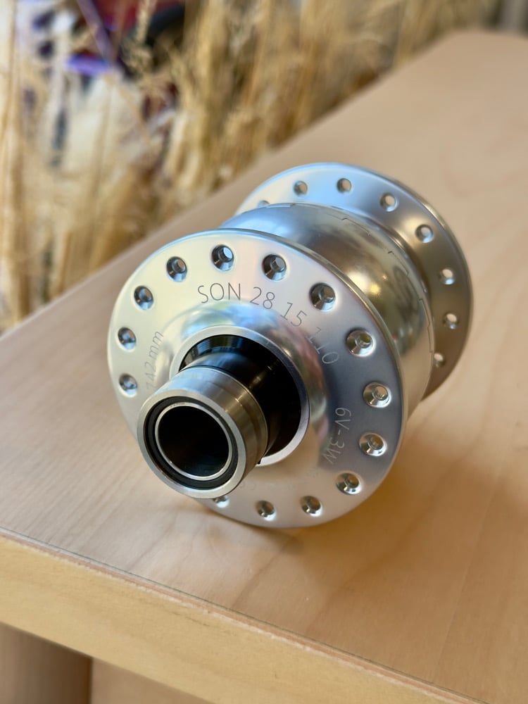SON Moyeu dynamo 28 SL Boost 15 mm