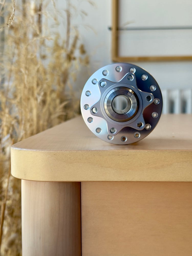 SON Moyeu dynamo 28 SL Boost 15 mm